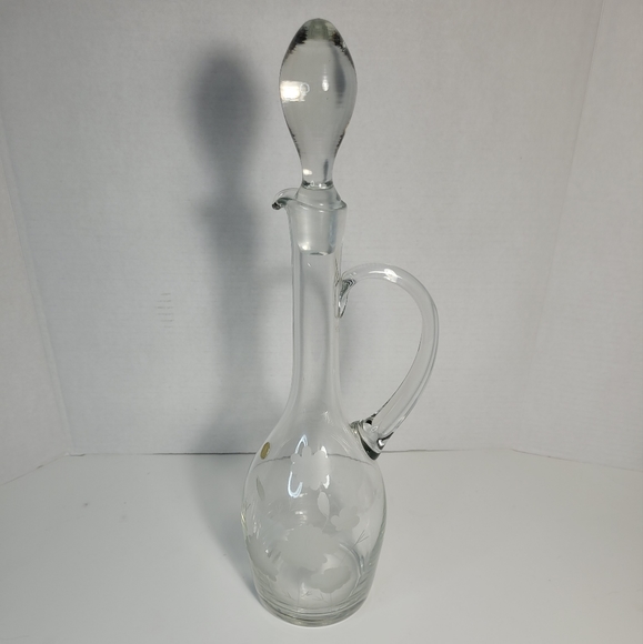 Gorgeous Floral Etched Glass Tall Vintage Decanter Made in Romania - Picture 7 of 12